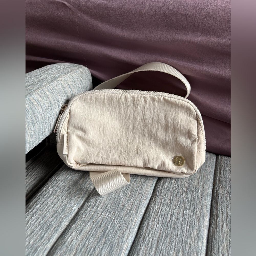 Everywhere Belt Bag 1L
Lululemon - ivory